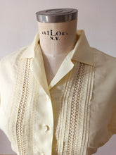 Carica l&#39;immagine nel visualizzatore di Gallery, 1950s - ST. MICHAEL, UK - Gorgeous Vanilla Blouse - W35 (90cm)
