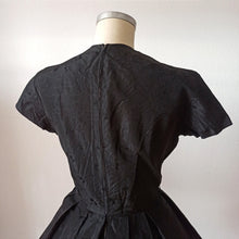 Cargar imagen en el visor de la galería, 1950s - Elegant Black Satin Night Dress - W29 (74cm)
