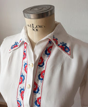 Carica l&#39;immagine nel visualizzatore di Gallery, 1930s 1940s - Adorable Embroidery Rayon Blouse - W31.5 (80cm)
