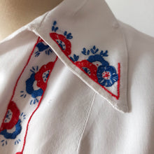 Carica l&#39;immagine nel visualizzatore di Gallery, 1930s 1940s - Adorable Embroidery Rayon Blouse - W31.5 (80cm)
