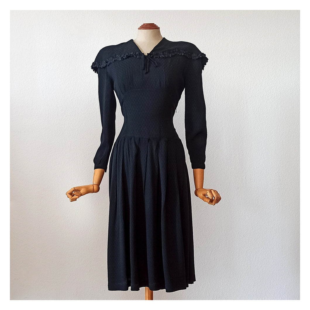 1930s 1940s - Superb Black Textured Rayon Dress - W30 (76cm)