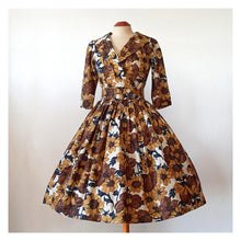 Cargar imagen en el visor de la galería, 1950s - Stunning Floral Silk Couture Dress - W25 (64cm)
