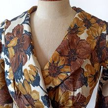 Cargar imagen en el visor de la galería, 1950s - Stunning Floral Silk Couture Dress - W25 (64cm)
