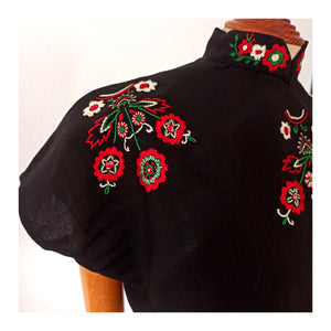 1940s - Stunning Hand Embroidered Linen Blouse - W30 (76cm)