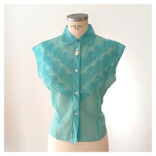 Laden Sie das Bild in den Galerie-Viewer, 1950s - DEADSTOCK - French Blue Nylon Blouse - Sz. 48
