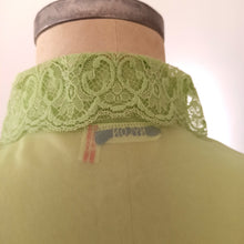 Laden Sie das Bild in den Galerie-Viewer, 1950s - DEADSTOCK - French Green Nylon Blouse - Sz. 48
