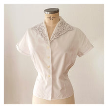 Laden Sie das Bild in den Galerie-Viewer, 1940s 1950s - MARY, Austria - Lovely White Cotton Blouse - W32 (82cm)
