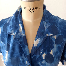 Laden Sie das Bild in den Galerie-Viewer, 1950s 1960s - DEADSTOCK - Gorgeous French Abstract Cotton Dress - W43 (110cm)
