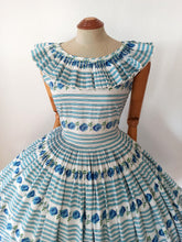 Carica l&#39;immagine nel visualizzatore di Gallery, 1950s - LE SIGNE DE PARIS, France - Spectacular Roseprint Dress - W28 (72cm)
