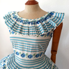 Cargar imagen en el visor de la galería, 1950s - LE SIGNE DE PARIS, France - Spectacular Roseprint Dress - W28 (72cm)
