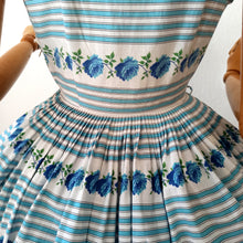 Load image into Gallery viewer, 1950s - LE SIGNE DE PARIS, France - Spectacular Roseprint Dress - W28 (72cm)
