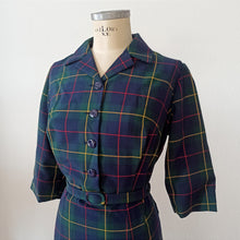 Carica l&#39;immagine nel visualizzatore di Gallery, 1950s 1960s - Gorgeous Tartan Wool Belted Dress - W34 (86cm)
