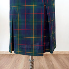 Carica l&#39;immagine nel visualizzatore di Gallery, 1950s 1960s - Gorgeous Tartan Wool Belted Dress - W34 (86cm)
