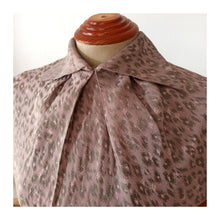 Charger l&#39;image dans la galerie, 1940s - Stunning Antique Pink Leopard Effect Dress - W30 (76cm)
