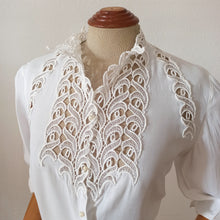 Charger l&#39;image dans la galerie, 1950s - Exquisite White Rayon Blouse - Sz. 42
