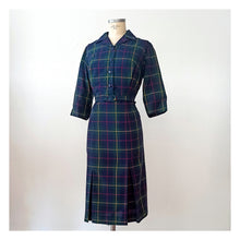 Carica l&#39;immagine nel visualizzatore di Gallery, 1950s 1960s - Gorgeous Tartan Wool Belted Dress - W34 (86cm)
