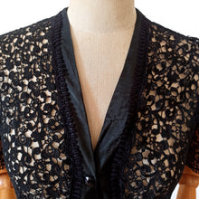 Charger l&#39;image dans la galerie, 1940s - Superb Black Cotton Lace Blouse - W35 (90cm)
