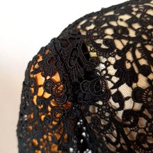 Charger l&#39;image dans la galerie, 1940s - Superb Black Cotton Lace Blouse - W35 (90cm)

