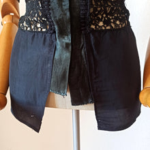 Charger l&#39;image dans la galerie, 1940s - Superb Black Cotton Lace Blouse - W35 (90cm)

