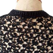 Charger l&#39;image dans la galerie, 1940s - Superb Black Cotton Lace Blouse - W35 (90cm)
