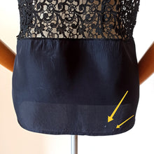 Charger l&#39;image dans la galerie, 1940s - Superb Black Cotton Lace Blouse - W35 (90cm)
