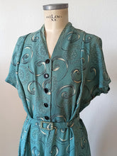 Cargar imagen en el visor de la galería, 1940s - Spectacular German Teal Silk Printed Dress - W39 (100cm)

