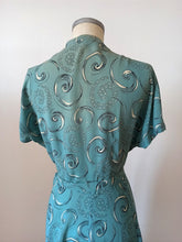 Cargar imagen en el visor de la galería, 1940s - Spectacular German Teal Silk Printed Dress - W39 (100cm)
