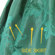 Charger l&#39;image dans la galerie, 1950s - Stunning Emerald Green Silk Dress - W32 (82cm)
