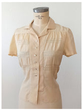 Cargar imagen en el visor de la galería, 1930s 1940s - Gorgeous Sand Silk Blouse - W31 (80cm)
