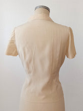 Cargar imagen en el visor de la galería, 1930s 1940s - Gorgeous Sand Silk Blouse - W31 (80cm)
