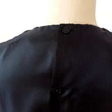 Charger l&#39;image dans la galerie, 1960s - Stunning Neckline Black Satin Blouse - Sz. 42

