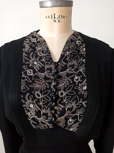 1930s - Outstanding Hand Embroidered Black Crepe Silk Dress - W31 (80cm)