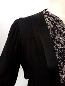 1930s - Outstanding Hand Embroidered Black Crepe Silk Dress - W31 (80cm)