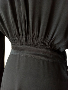 1930s - Outstanding Hand Embroidered Black Crepe Silk Dress - W31 (80cm)