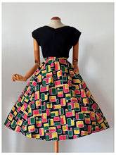Charger l&#39;image dans la galerie, 1950s - Spectacular Atomic Print Linen Skirt - W29 (74cm)
