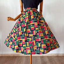 Charger l&#39;image dans la galerie, 1950s - Spectacular Atomic Print Linen Skirt - W29 (74cm)
