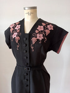 1940s 1950s - EUREKA, USA - Stunning Pink & Black Grapes Dress - W35 (88cm)