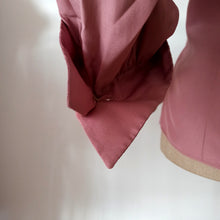 Charger l&#39;image dans la galerie, 1940s - Sublime Antique Pink Silk Blouse - Sz. 46
