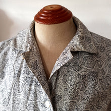 Load image into Gallery viewer, 1940s - Gorgeous Grey Floral Print Cotton Blouse - W38 (96cm)
