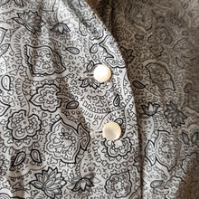 Load image into Gallery viewer, 1940s - Gorgeous Grey Floral Print Cotton Blouse - W38 (96cm)
