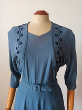 Cargar imagen en el visor de la galería, 1940s - Delightful Teal Blue Beaded Crepe Dress - W29 (74cm)
