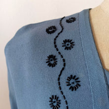 Cargar imagen en el visor de la galería, 1940s - Delightful Teal Blue Beaded Crepe Dress - W29 (74cm)
