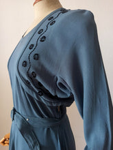 Cargar imagen en el visor de la galería, 1940s - Delightful Teal Blue Beaded Crepe Dress - W29 (74cm)
