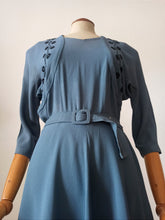 Cargar imagen en el visor de la galería, 1940s - Delightful Teal Blue Beaded Crepe Dress - W29 (74cm)
