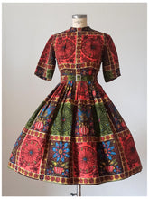 Charger l&#39;image dans la galerie, 1950s 1960s - Stunning Novelty Waffle Cotton Dress - W27.5 (70cm)
