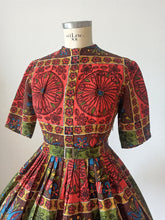 Charger l&#39;image dans la galerie, 1950s 1960s - Stunning Novelty Waffle Cotton Dress - W27.5 (70cm)
