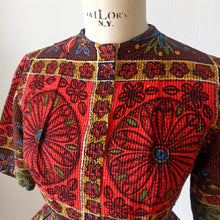 Charger l&#39;image dans la galerie, 1950s 1960s - Stunning Novelty Waffle Cotton Dress - W27.5 (70cm)
