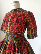 Charger l&#39;image dans la galerie, 1950s 1960s - Stunning Novelty Waffle Cotton Dress - W27.5 (70cm)
