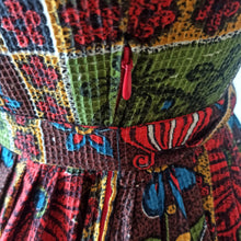 Charger l&#39;image dans la galerie, 1950s 1960s - Stunning Novelty Waffle Cotton Dress - W27.5 (70cm)
