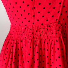 Laden Sie das Bild in den Galerie-Viewer, 1940s - MILOTY, Germany - Gorgeous Red Dotted Folkloric Dress - W27 (68cm)
